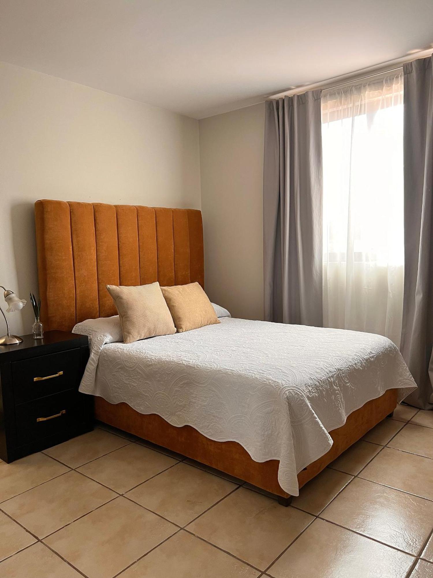 Suites Ciento 37 เลออน ภายนอก รูปภาพ