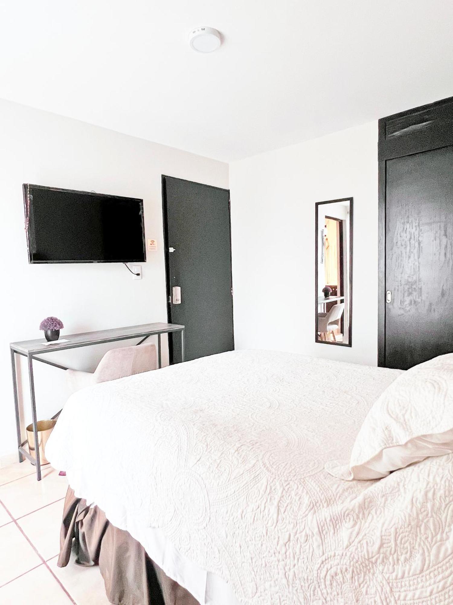 Suites Ciento 37 เลออน ภายนอก รูปภาพ