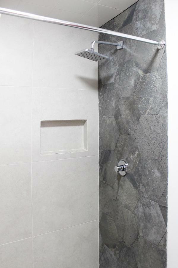 Suites Ciento 37 เลออน ภายนอก รูปภาพ