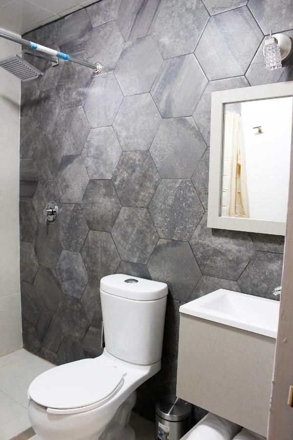 Suites Ciento 37 เลออน ภายนอก รูปภาพ