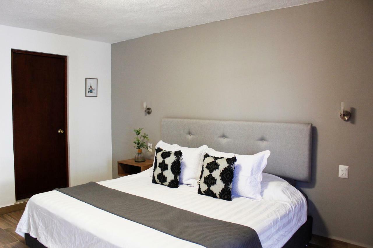 Suites Ciento 37 เลออน ภายนอก รูปภาพ