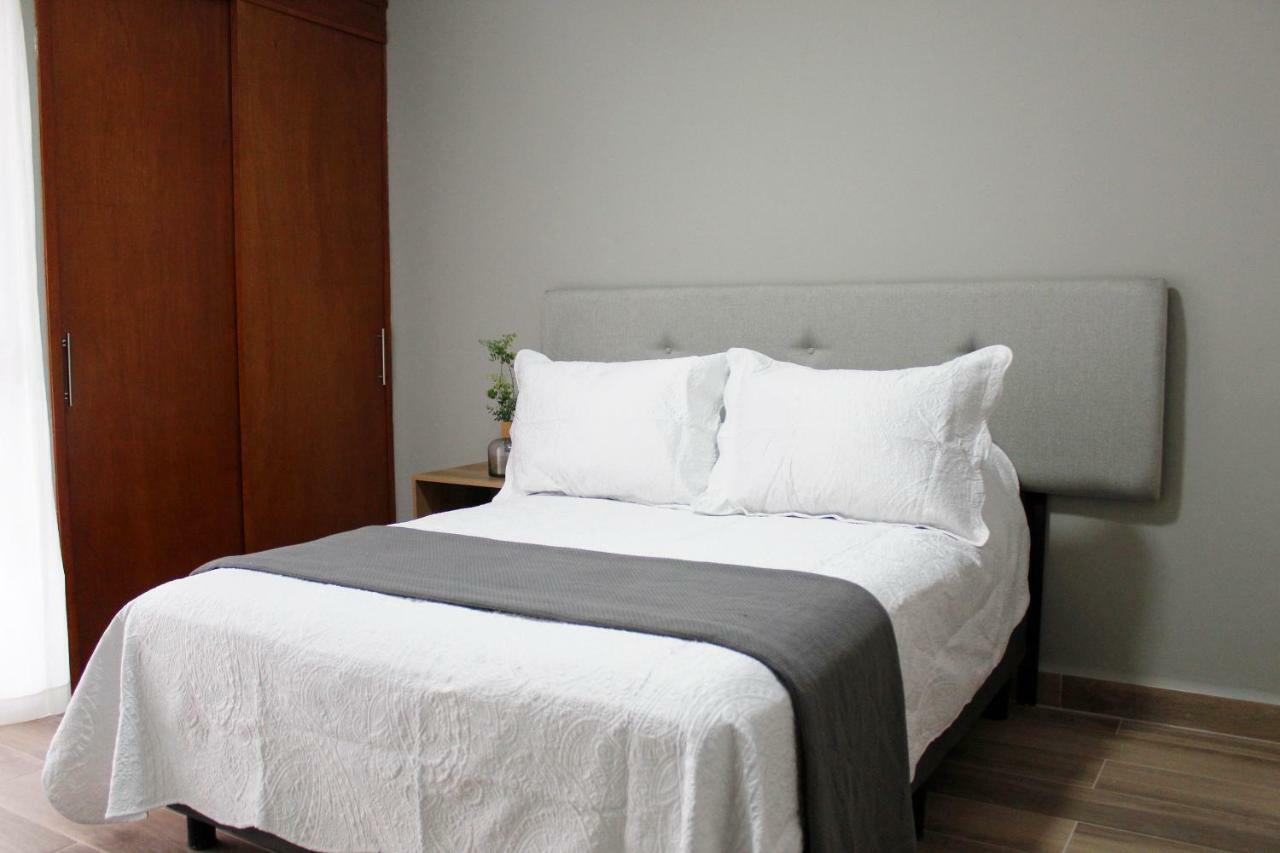 Suites Ciento 37 เลออน ภายนอก รูปภาพ