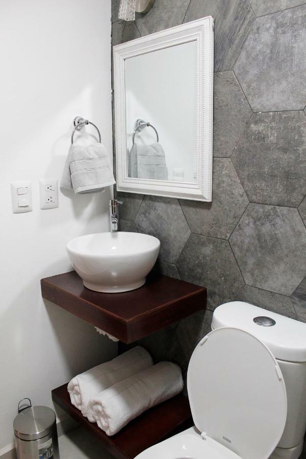 Suites Ciento 37 เลออน ภายนอก รูปภาพ